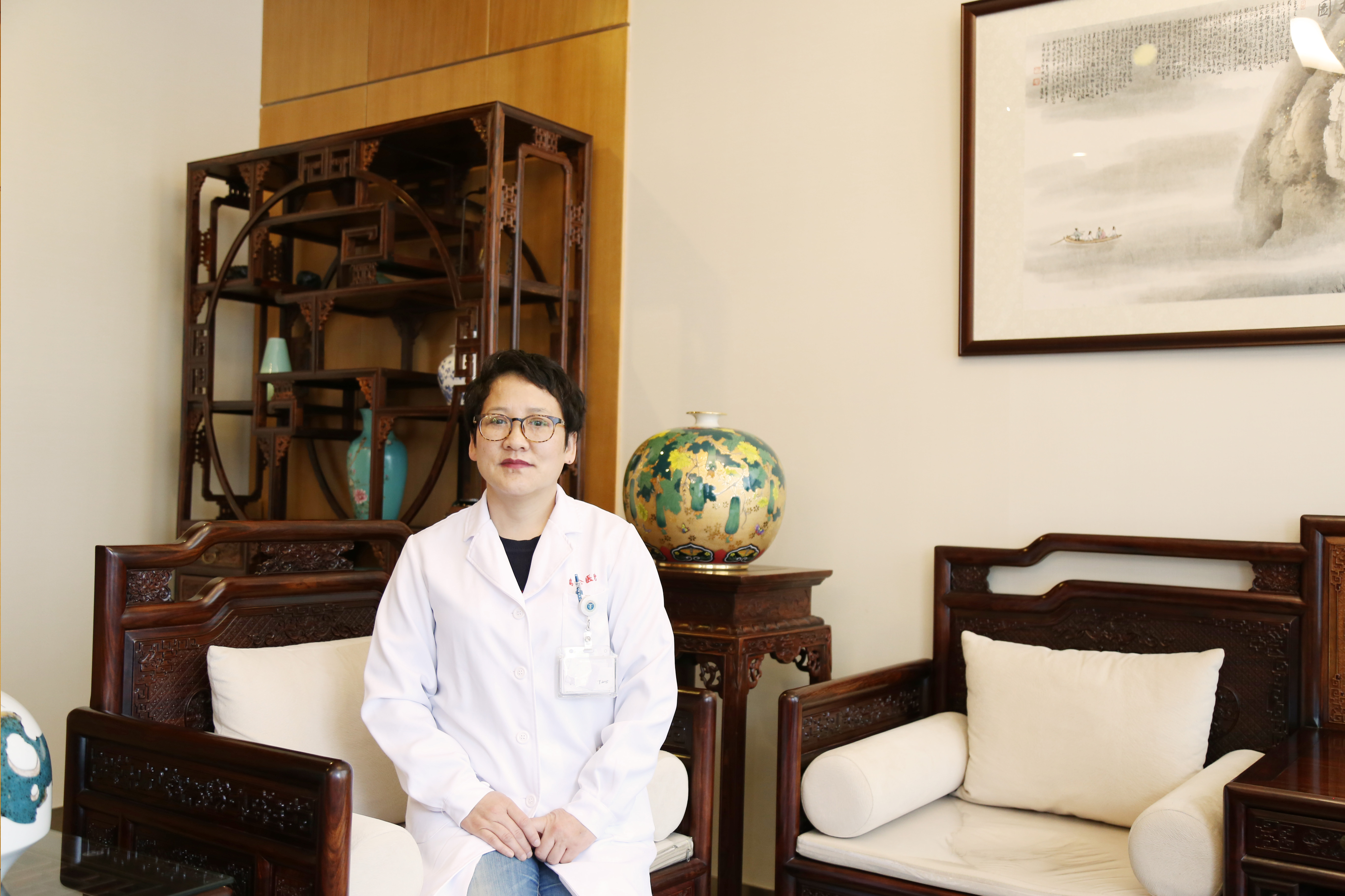 图为孙青芳教授接受《世界医疗网》专访