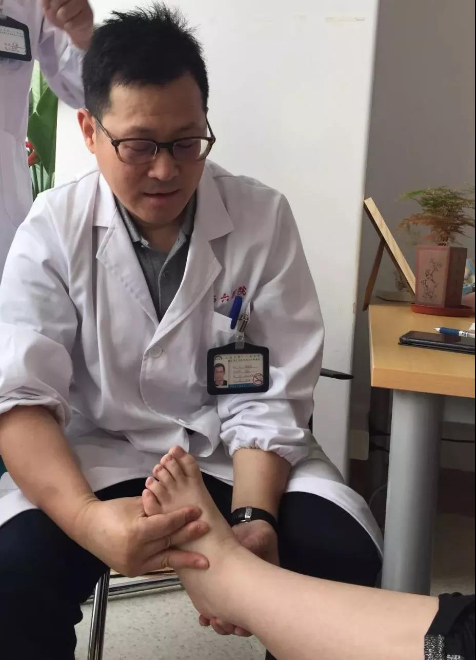 施忠民主任医师,医学博士,硕士生导师.