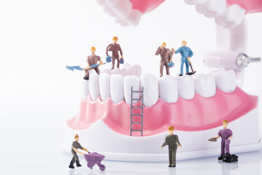 缺牙患者热切关注的话题：种植牙有“原装”牙那么好吗？