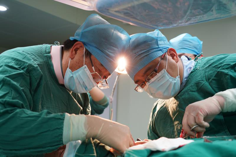 徒手拔除电极，上海远大心胸医院为患者解决了健康和经济两大问题